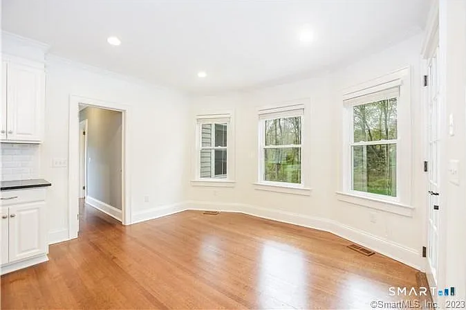 2 bed, 2.0 bath, 2127 sqft, $3,995 — Photo 4