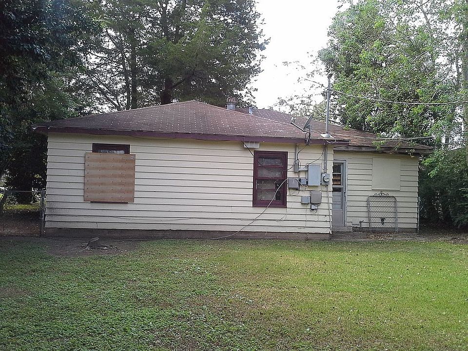 2nd image of 410 Dale St