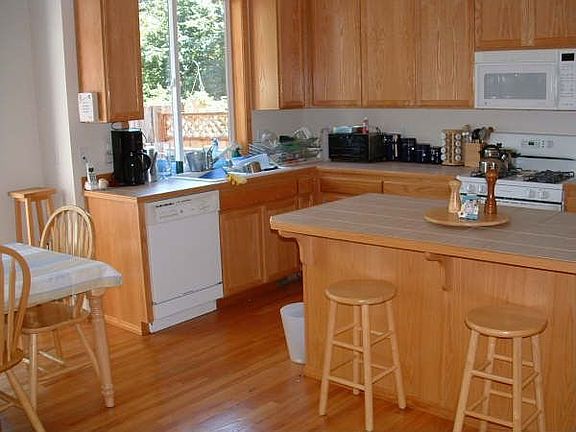 open kitchen w island 