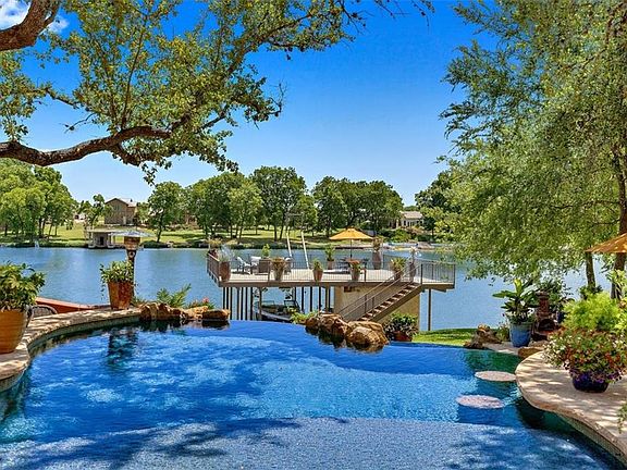 5th image of 307 Lago Ln