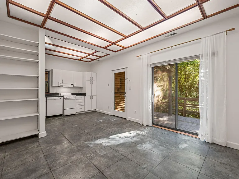 104 Rose Ln #A — Photo 4