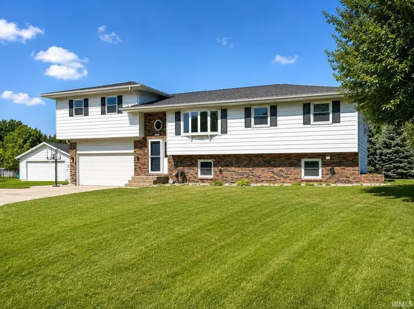 406 Northfield Ln, Valparaiso, IN 46383