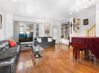 82-76 160th St, Jamaica, NY 11432