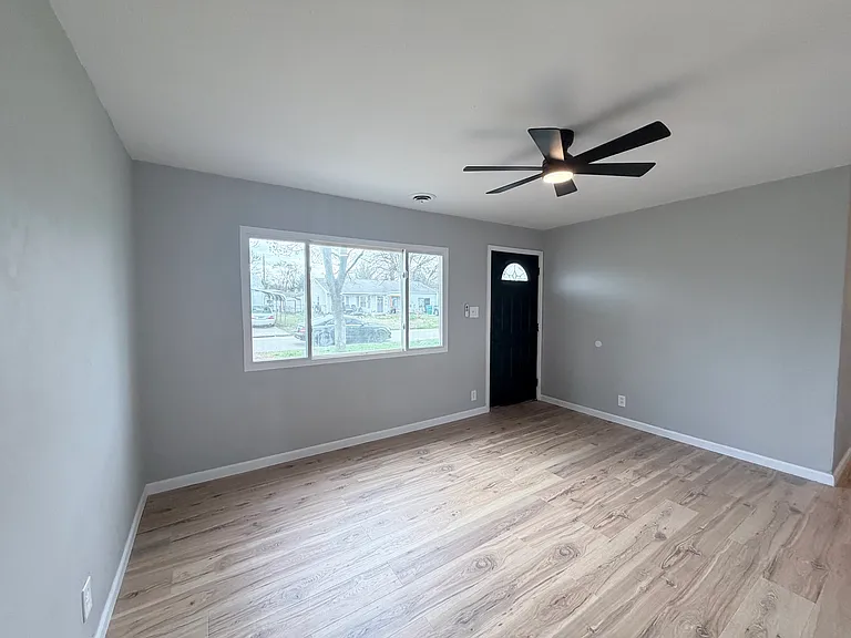 705 Saint Martin Dr — Photo 2