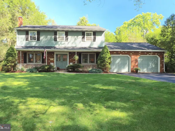 1281 Parkwood Dr, Bellefonte, PA 16823