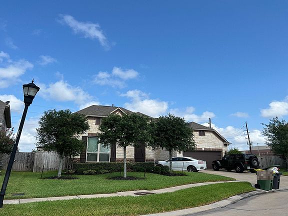 3rd image of 11728 Heights Trail Ln