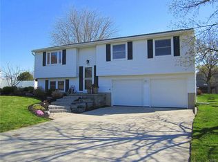 8288 Swallow Path, Liverpool, NY 13090