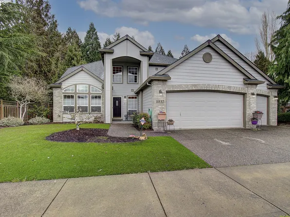 2017 NE Edgewater Dr, Portland, OR 97211