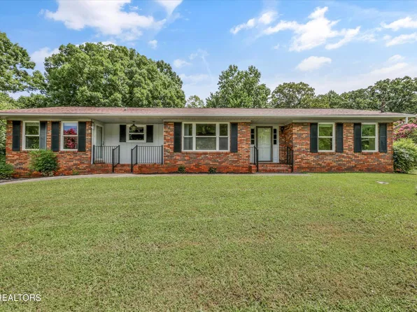 3923 Riverview Dr, Maryville, TN 37804