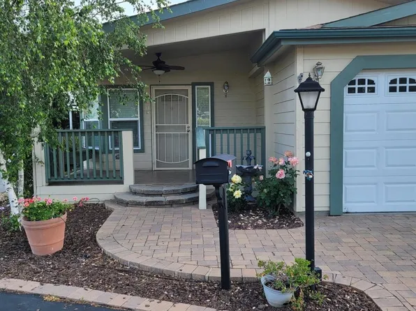 8975 Lawrence Welk Dr Space 31, Escondido, CA 92026