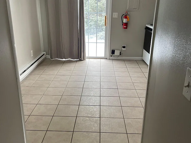 448 Temple St — Photo 6