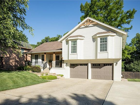 2nd image of 304 SE Brownfield Dr