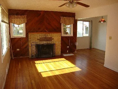 2132 W Shannon Ave — Photo 2