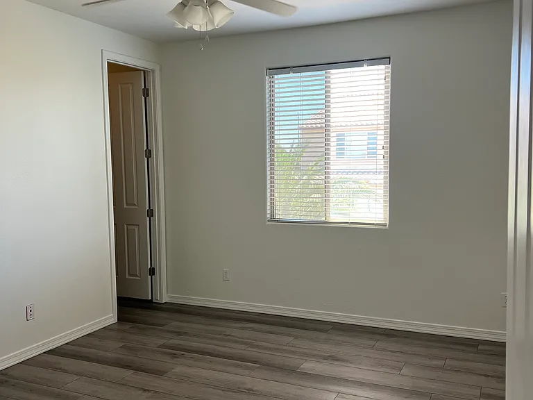 2901 E Iris Dr — Photo 44