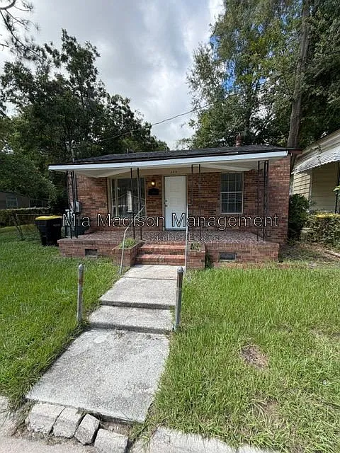 205 McIntyre St