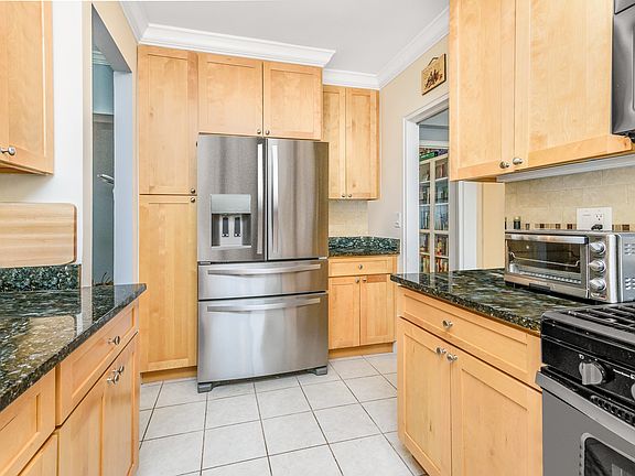 3rd image of 3701 Henry Hudson Pkwy W #5B