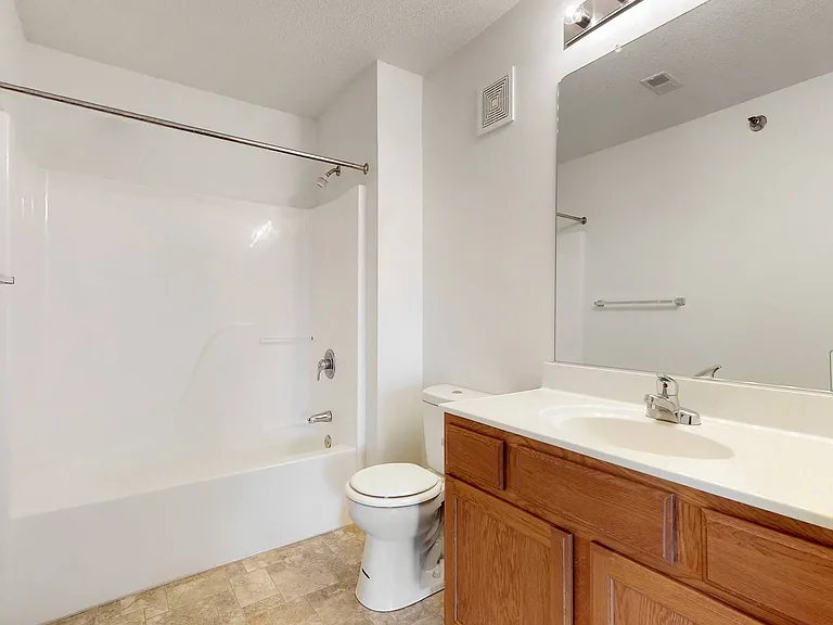 Platinum Valley Apartments — Photo 57