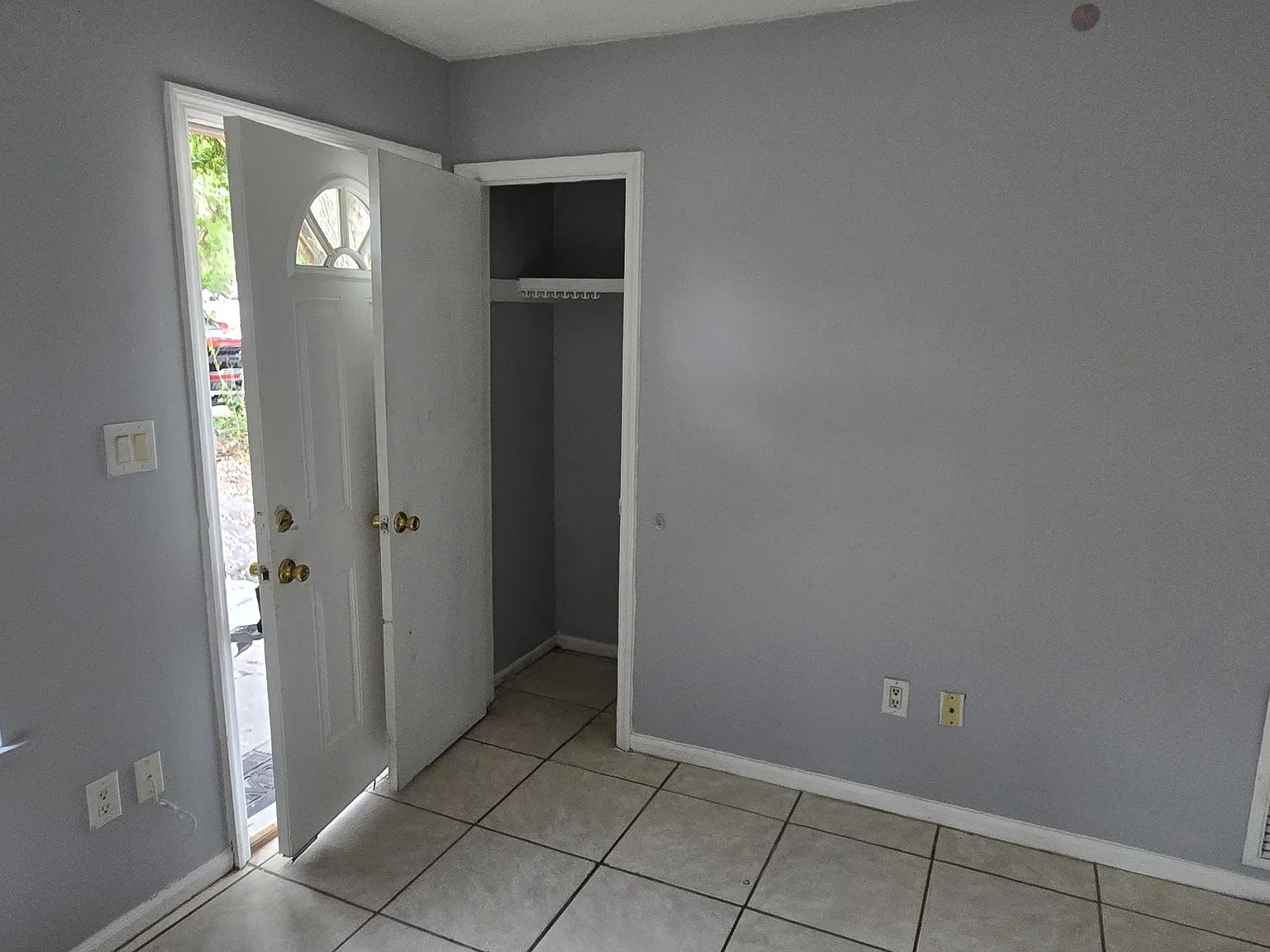 4842 Royal Palm Avenue - 4844 — Photo 3
