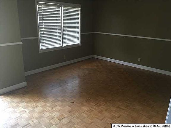 5th image of 1513 Holly St