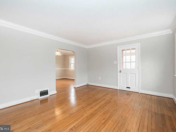 5th image of 12 Anderson Ave