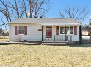 8881 Houghton St, Livonia, MI 48150