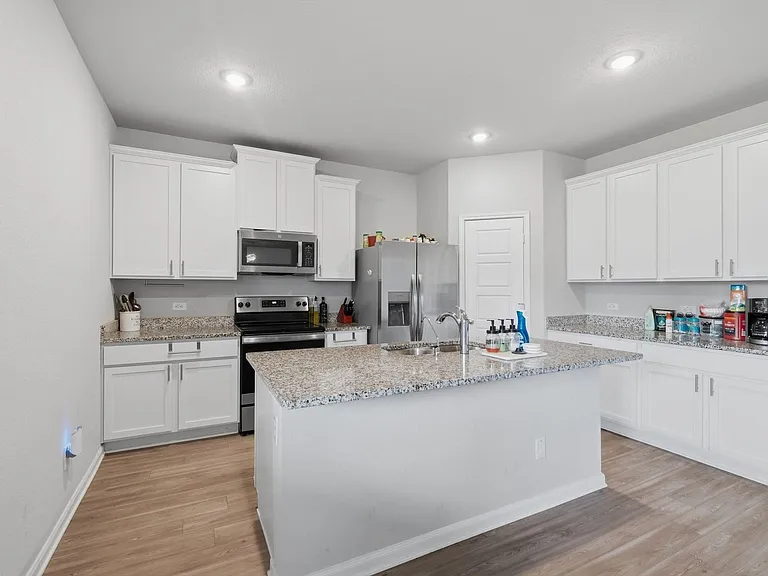 7102 Emerald Valley — Photo 8