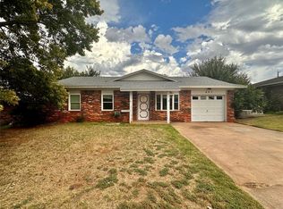 421 S 23rd Pl, Clinton, OK 73601