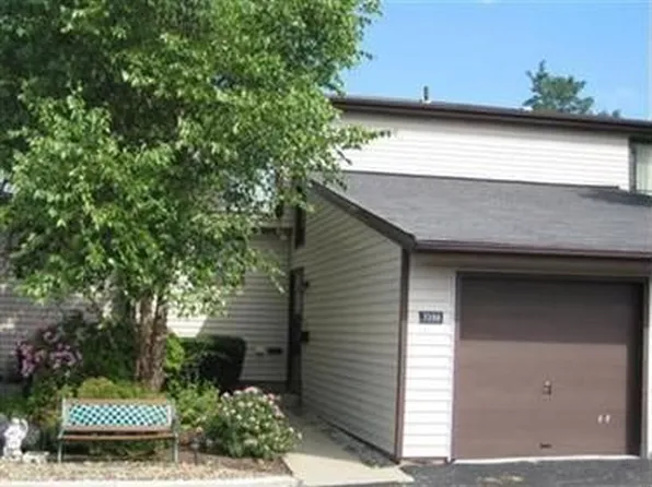 7398 Pine Hurst Ct #B17, Cleveland, OH 44130