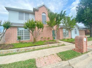 2920 Matterhorn Dr, Bedford, TX 76021