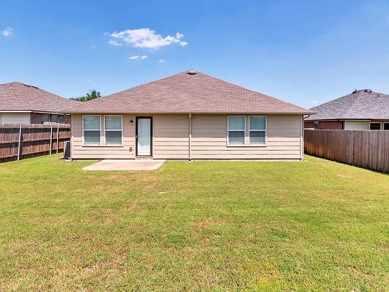 16329 Severn Ln — Photo 32