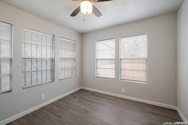 325 S Hackberry St — Photo 10