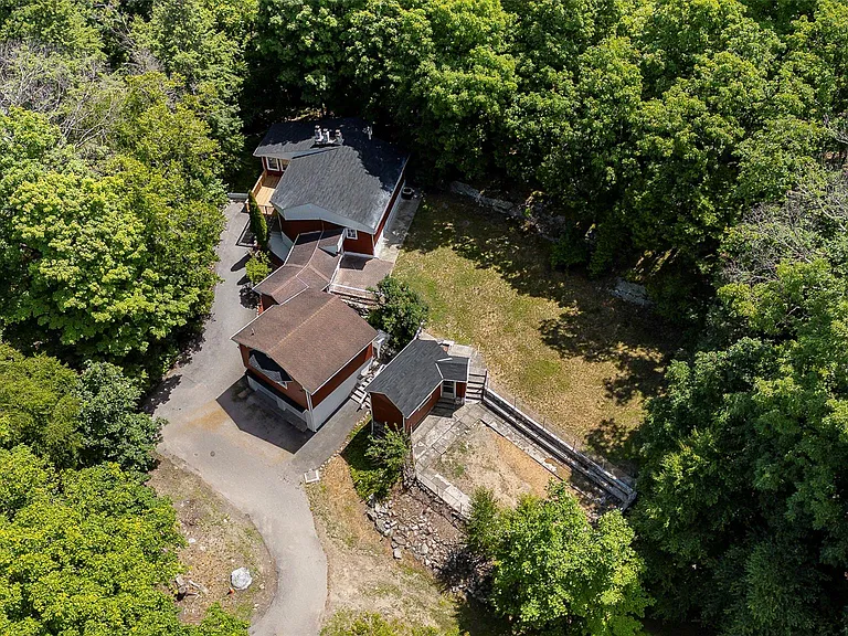 219 Benedict Rd — Photo 5