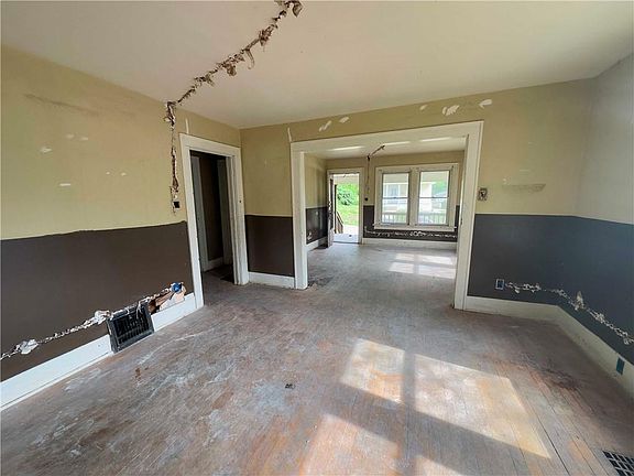 4th image of 2810 Oak St