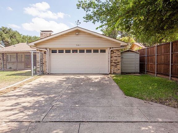 4th image of 921 Mossvine Dr