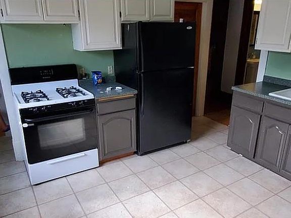 5th image of 1685 Selby Ave