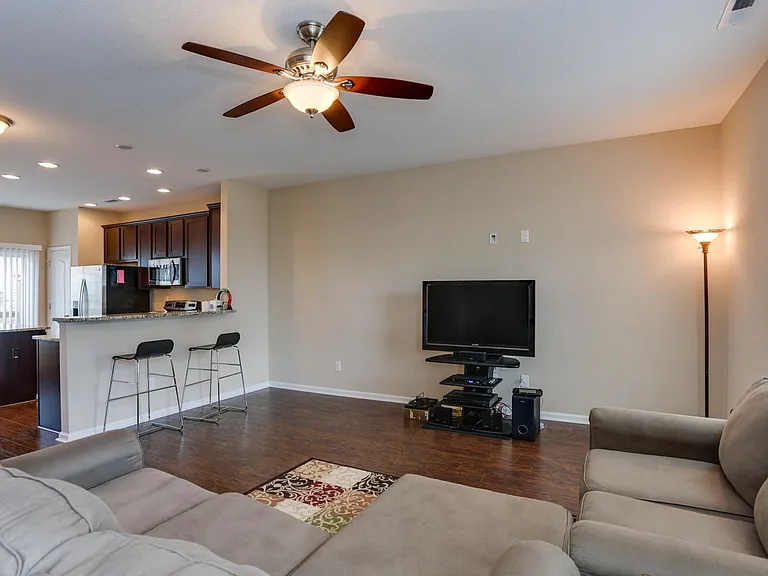 4988 Almandine Ave — Photo 11