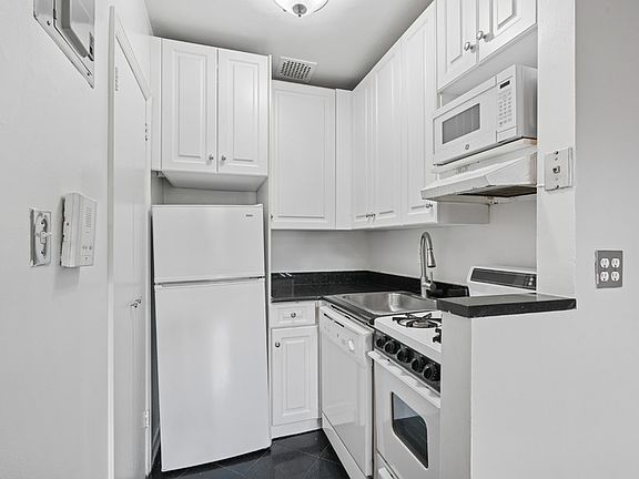 5th image of 313 E 73rd St APT 4C