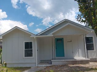 8 Leon Village Dr, Savannah, GA 31408