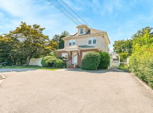 157 Berry Hill Rd, Syosset, NY 11791