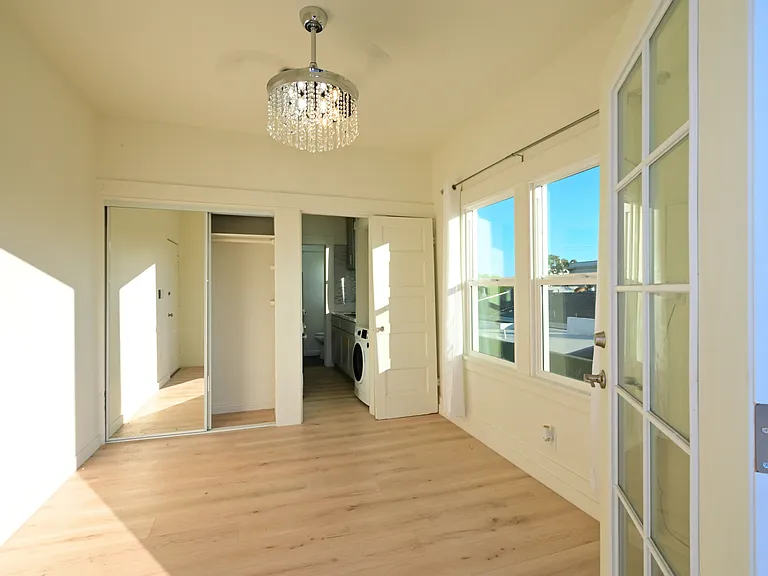 Cute top-floor fully upgraded studio unit w/ ocean views and in-unit laundry