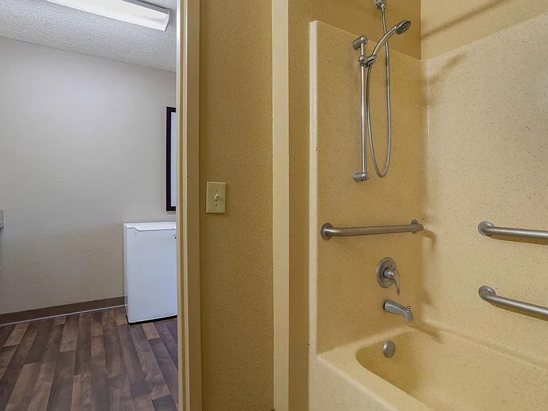 Studio Suite - 1 Queen Bed