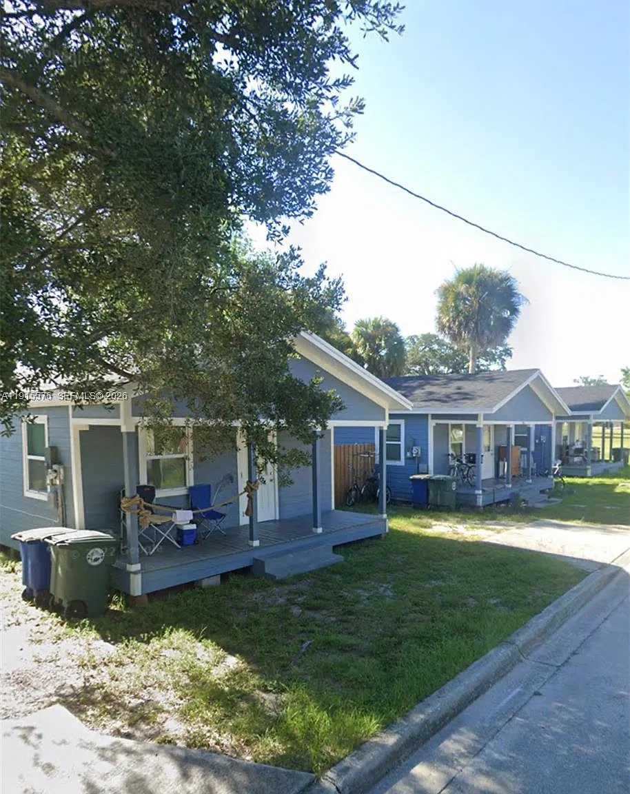 2 bed, 1.0 bath, 420 sqft, $1,400 — Photo 4
