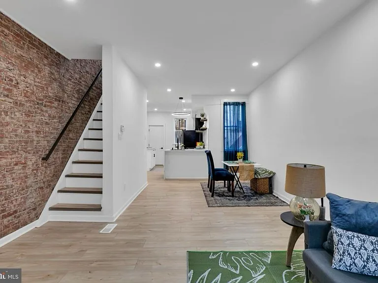 3352 Amber St — Photo 2
