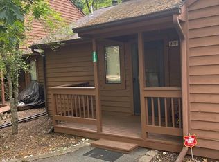 310 Keswick Ave, Bushkill, PA 18324
