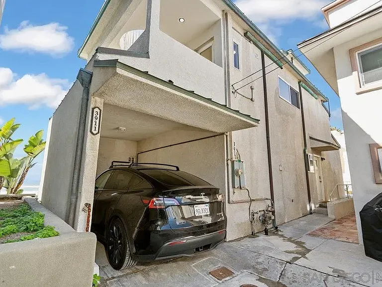 3911 Ocean Front Walk — Photo 26
