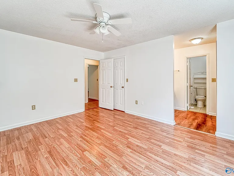 212 Green Springs Ln — Photo 14