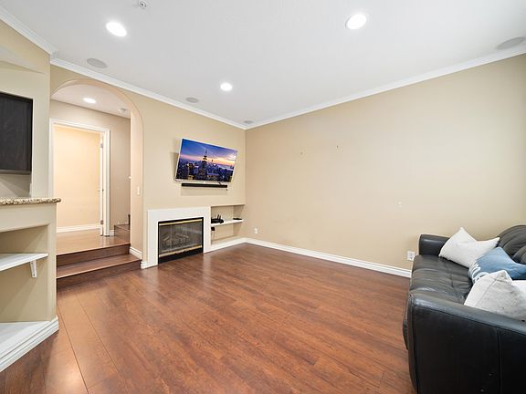 2nd image of 24 Breakers Ln