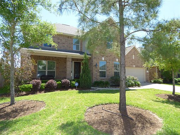 This four bedroom home features extensive hardwood and tile flooring; an open kitchen - family area with lake views; a wonderful screened porch; upstairs gameroom....a MUST SEE!