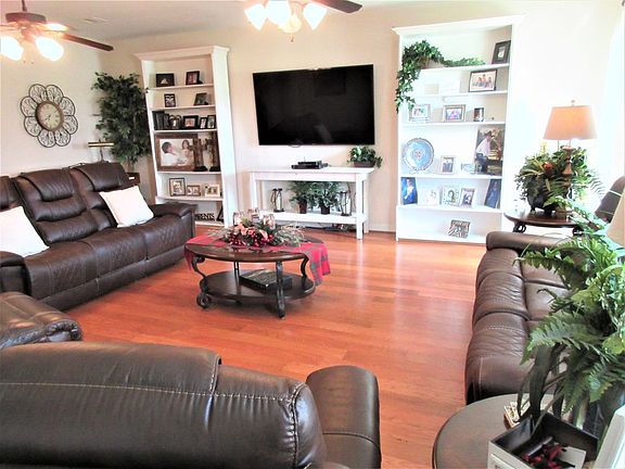 4th image of 2512 Avenue E