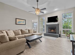 N1586 Washington Ave, Lake Geneva, WI 53147